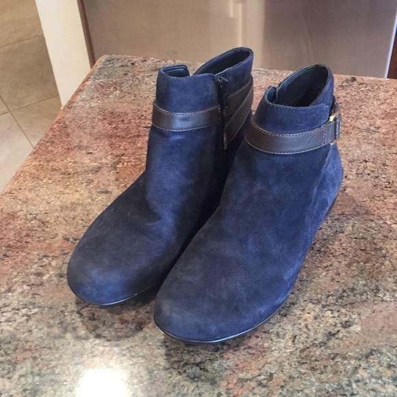 naturalizer black booties
